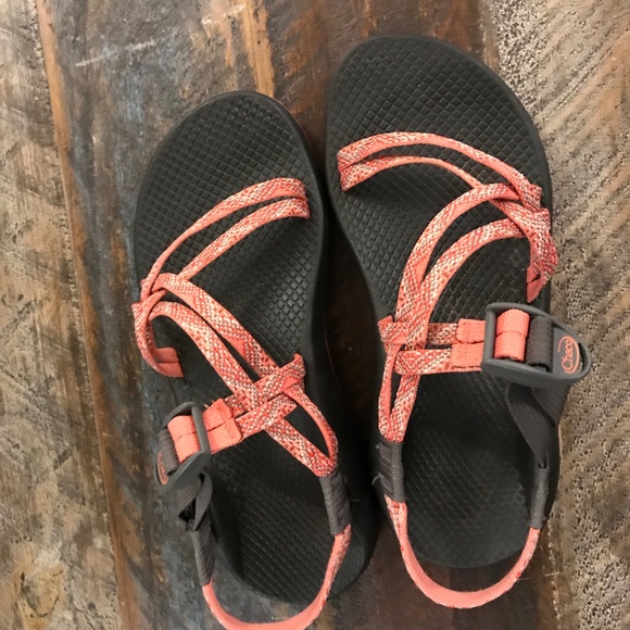 chaco hiking sandals womens